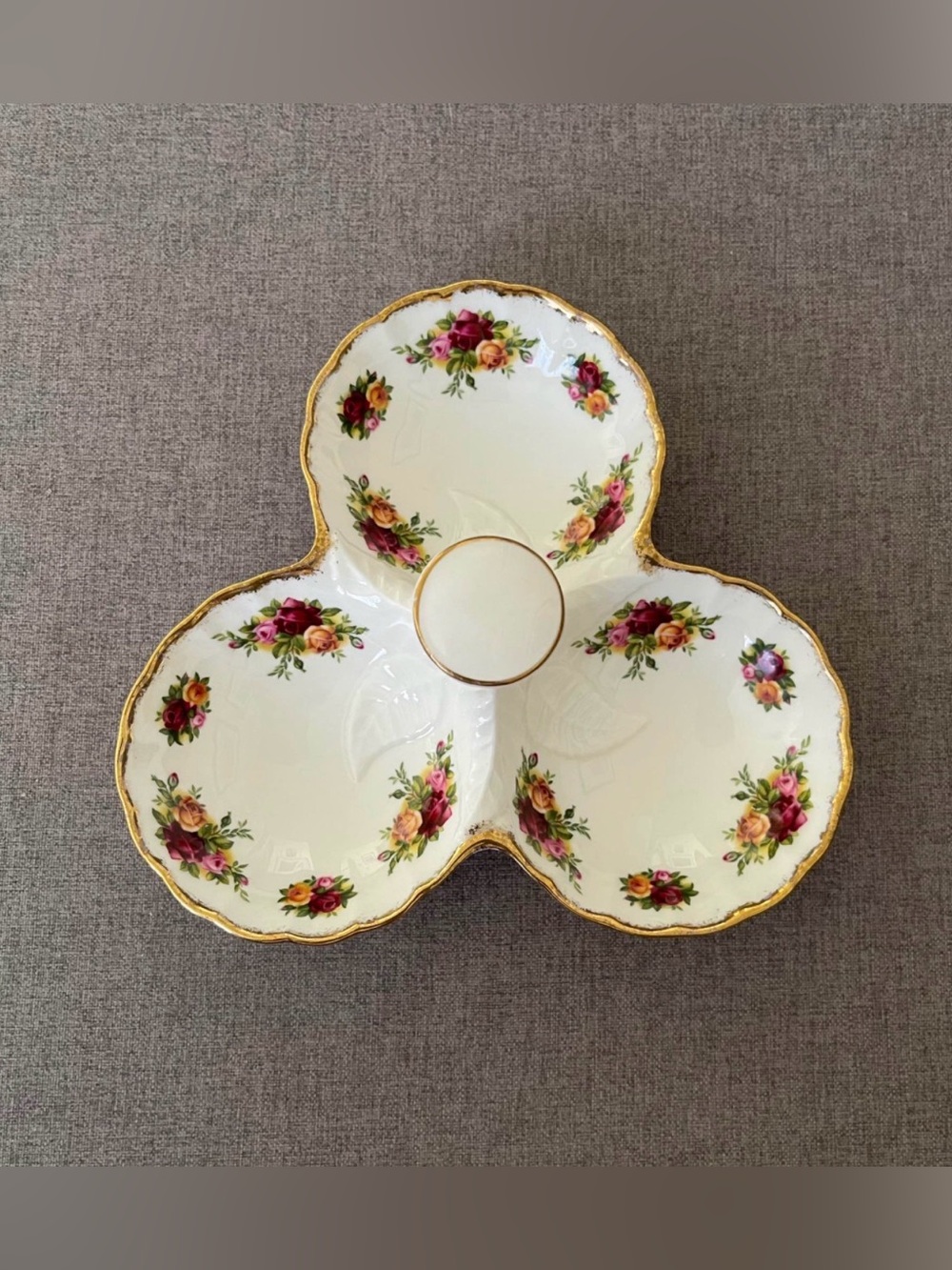 1962 Royal Albert old Country Rose 3 Sections Dish 6 1/4” D Triple cavity server